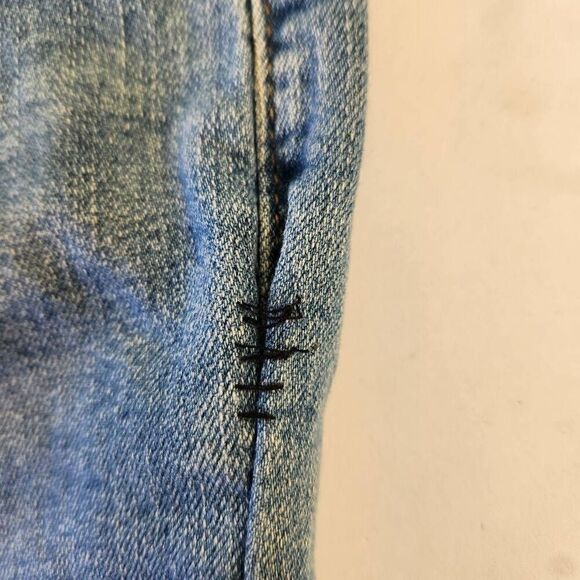 Riders women's lee blue denim mid-rise Capri cropped jeans - Picture 5 of 6